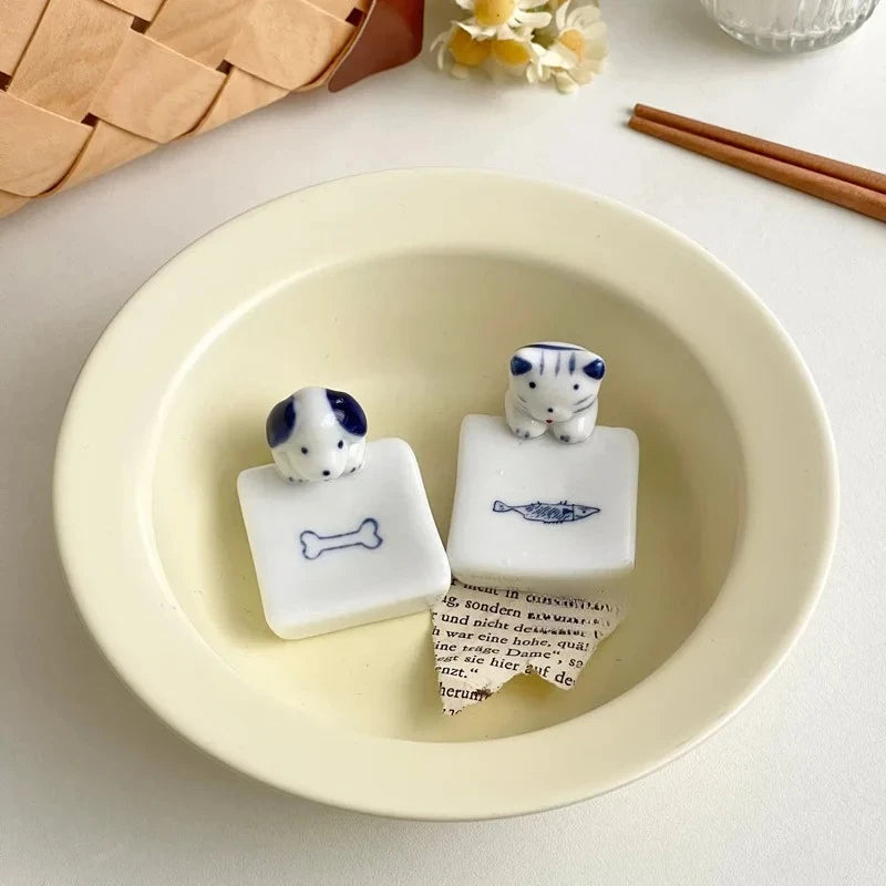 Japanese Cat Dog Chopstick Holder Bone China Chopstick Holder Blue White Hand Painted Dining Table Ornament Chopstick Holder New Peaceful Pleasures Health and Wellness