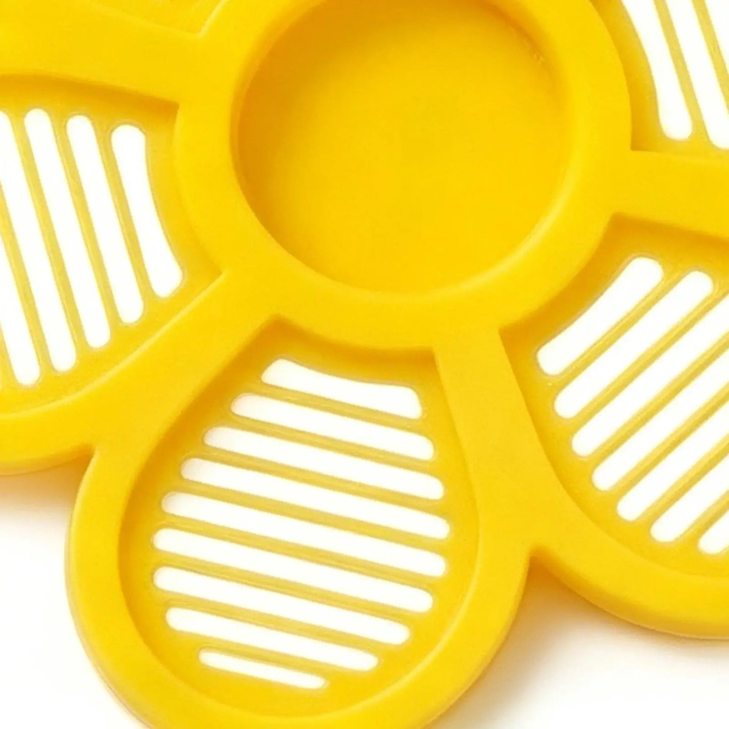 Floating Bee Island Waterer – Pollinator Drinking Tray