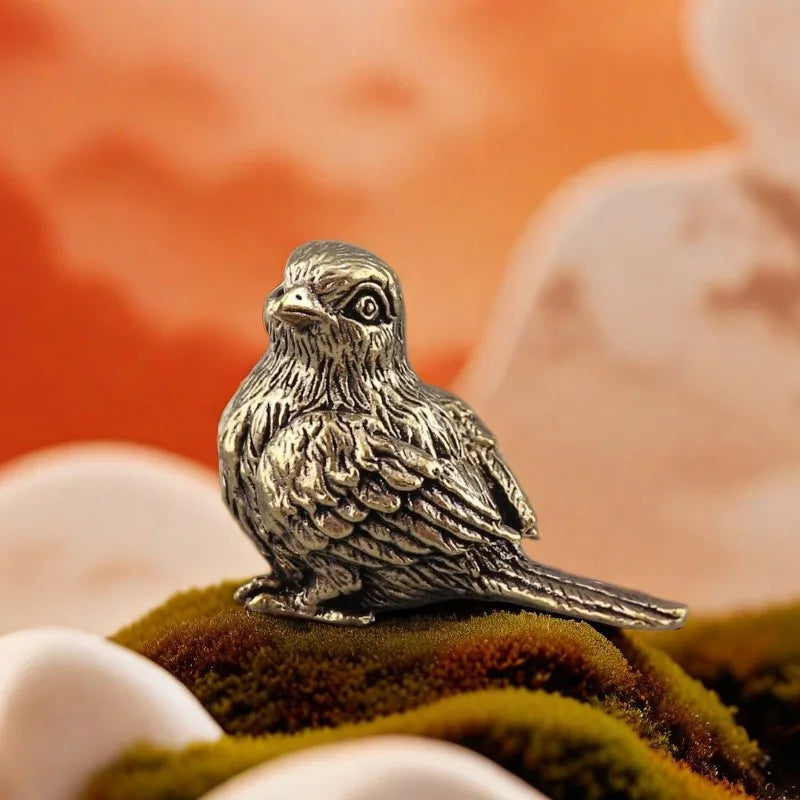 1pcs Vintage Ornaments Mini Vintage Brass Bird Statue Retro Sparrow Figurines Small Animal Sculpture for Living Room Bedroom Peaceful Pleasures Health and Wellness