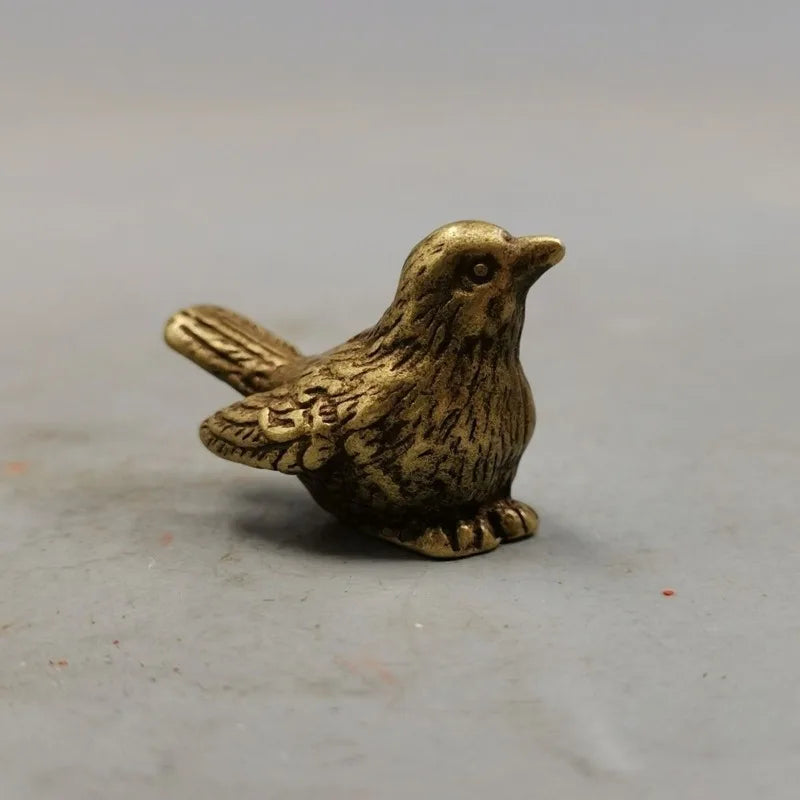 1pcs Vintage Ornaments Mini Vintage Brass Bird Statue Retro Sparrow Figurines Small Animal Sculpture for Living Room Bedroom Peaceful Pleasures Health and Wellness