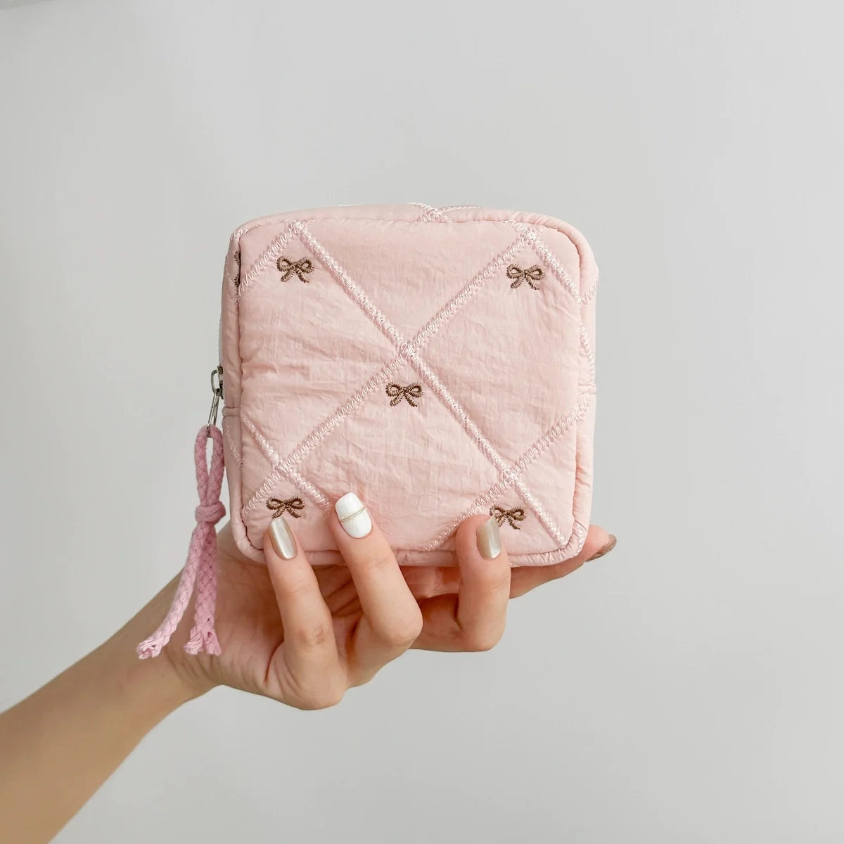 Quilted Bow Cosmetic Bag – Large Capacity Travel Toiletry Pouch