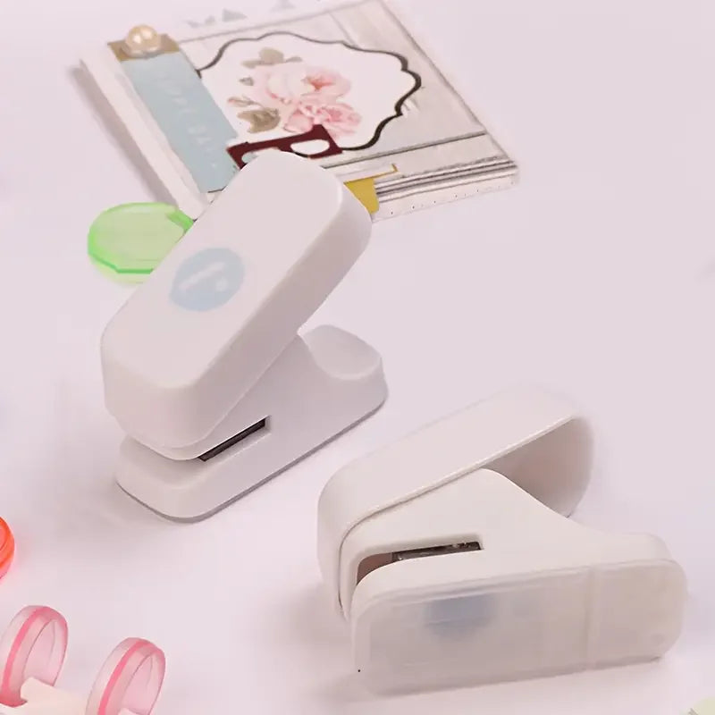 1PCPortable Mushroom Hole Puncher Loose-leaf Students Stationery Disc