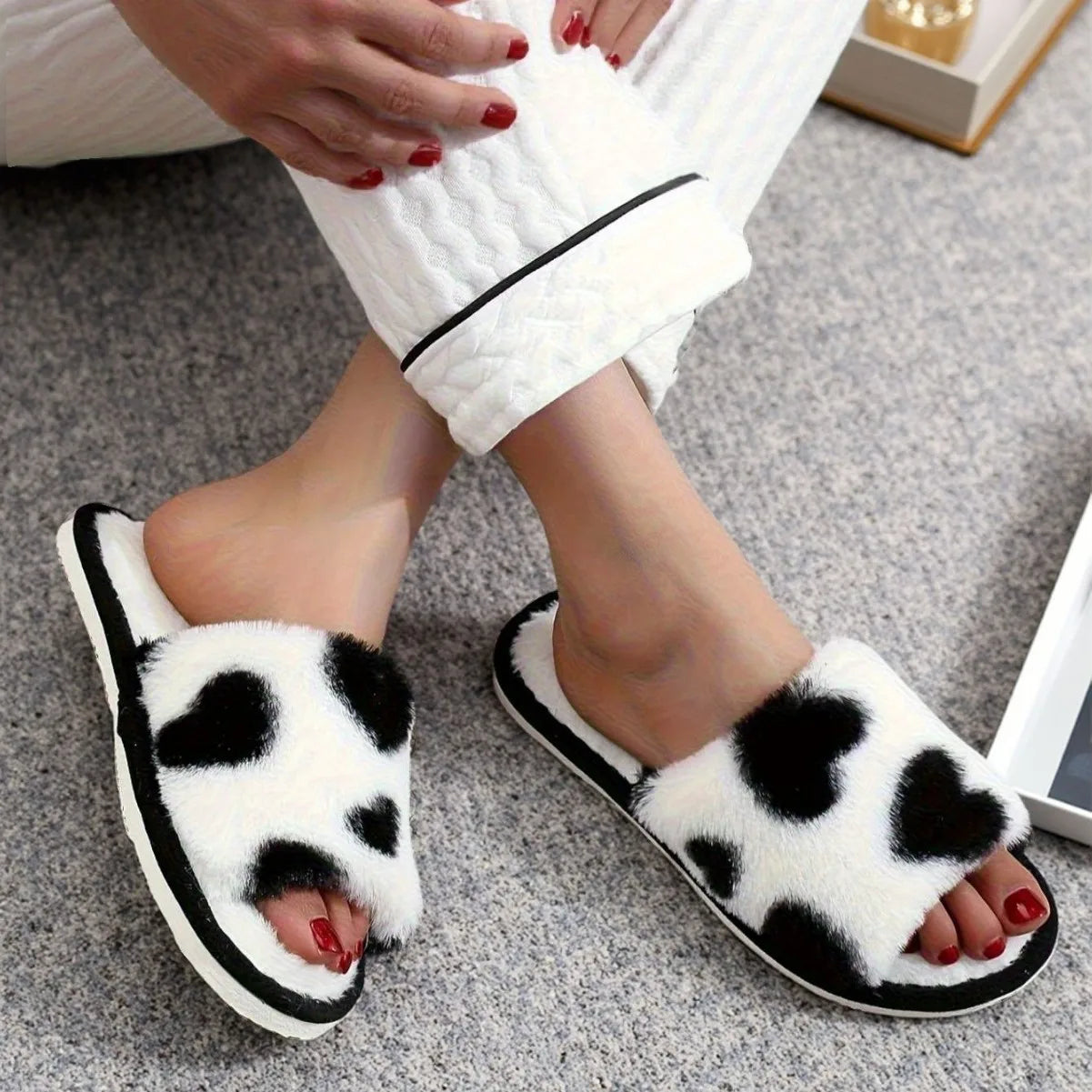 Women's Heart Plush Slippers – Cozy Indoor Slides