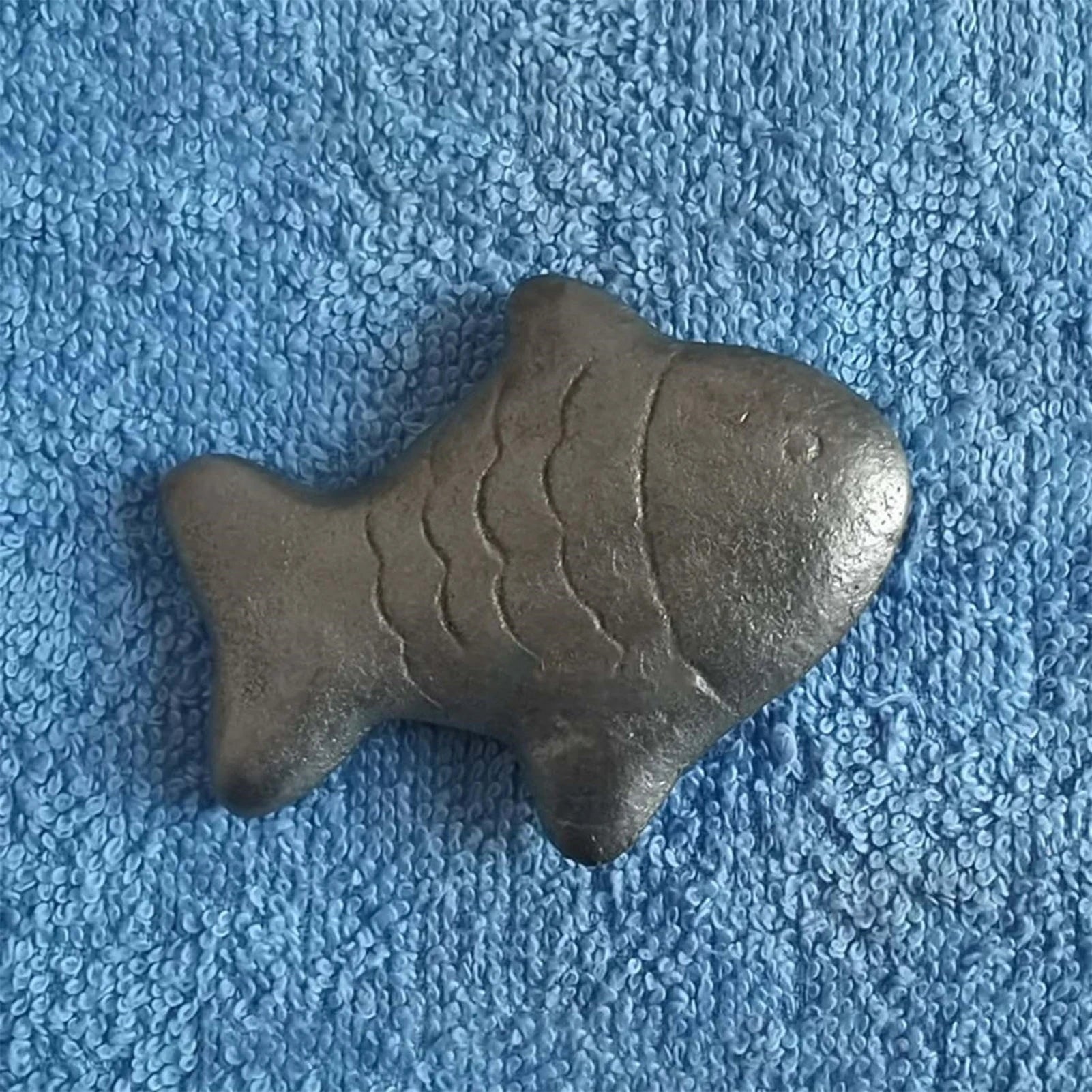 Vintage Cast Iron Fish Ornament Double-Sided Fish Sculpture Gifts for Women Birthday Christmas Peaceful Pleasures Health and Wellness
