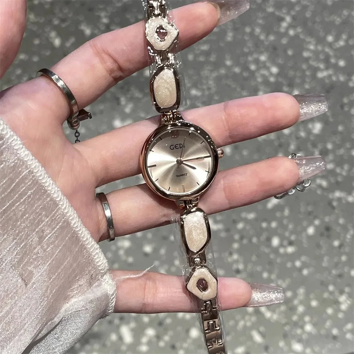 Versatile Fashionable Women Watch Women Hand Style Women Light Luxury Niche Small Exquisite Simple High End Regular Quartz Watch Peaceful Pleasures Health and Wellness
