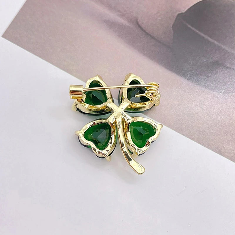 Buckle Lucky Four-leaf Pin Retro Emerald Corsage Fixed Clothes Pin Clover Brooch French Lady Wedding Jewelry Accessories Peaceful Pleasures Health and Wellness
