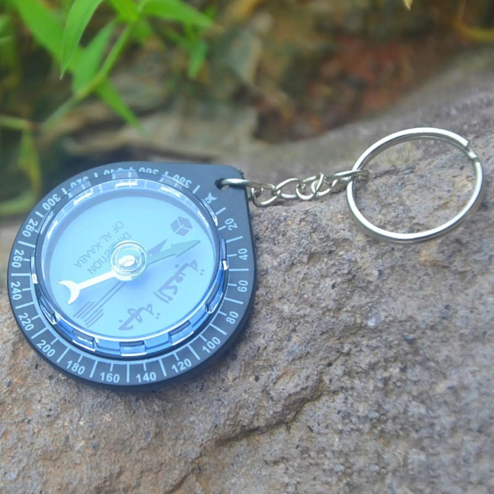 Multi-Functional Travel Compass Keychain with Qibla Direction for Prayer, Outdoor Adventure Tool for Mountaineering Backpacking Peaceful Pleasures Health and Wellness