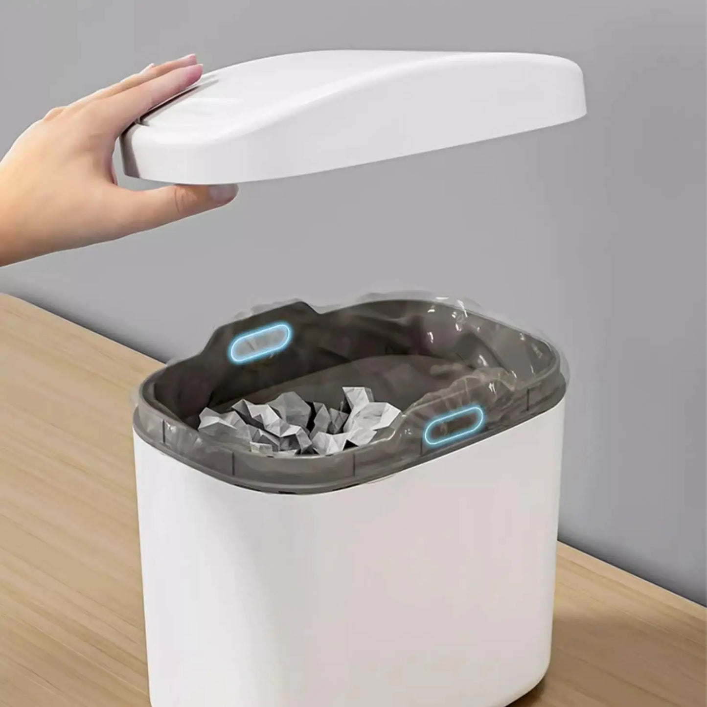 Mini Desktop Trash Can with Shake Lid – Desk & Office Bin