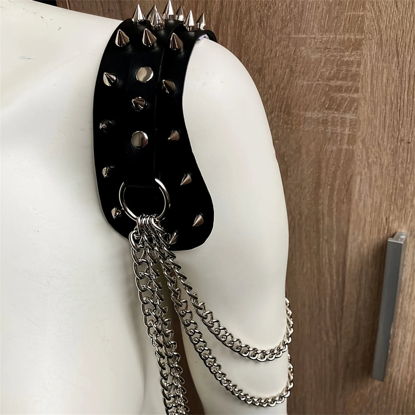 UYEE Unisex Synthetic Leather Shoulder Armor Rivet Details Chain