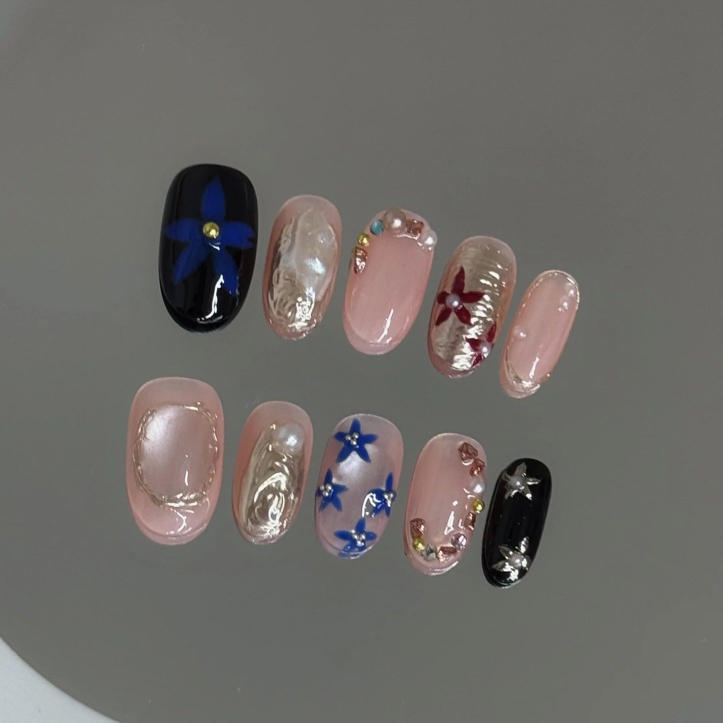 Press On Nails Gold Pearl Flower | Short Round Fake Nails 10pc