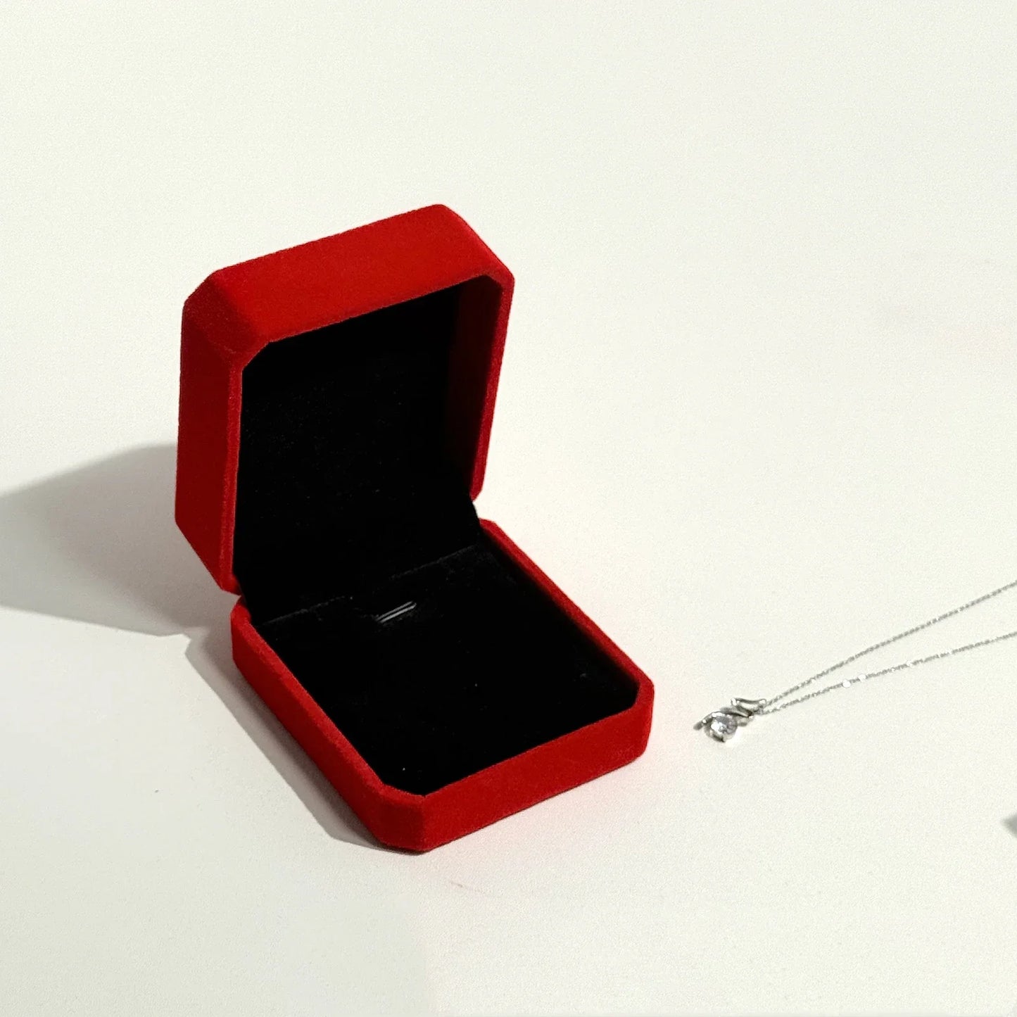 Velvet Necklace Pendant Gift Box – Soft Lined Jewelry Storage Case