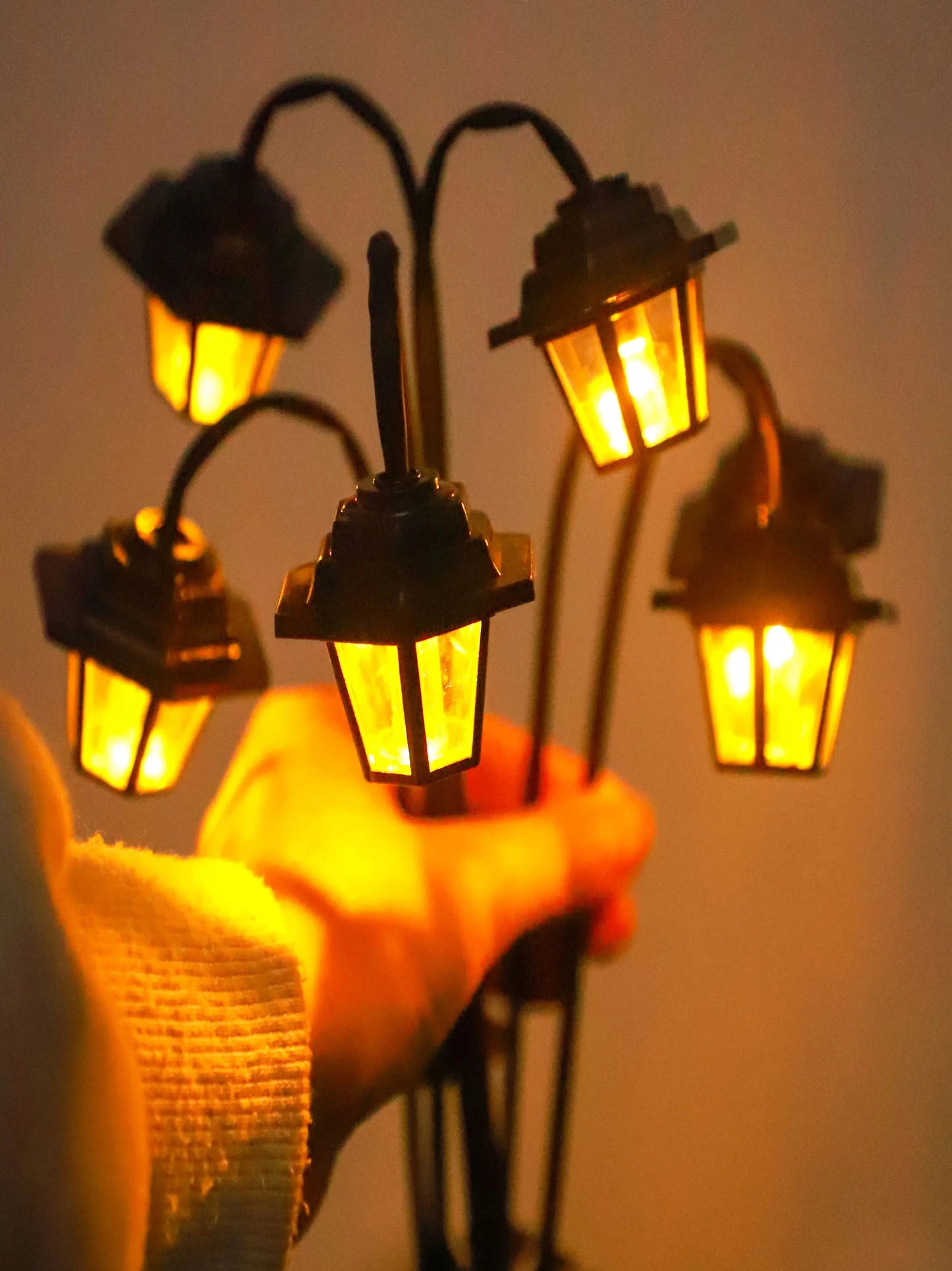 Retro Solar Lantern 6 LED Garden Light – Street Lamp Style