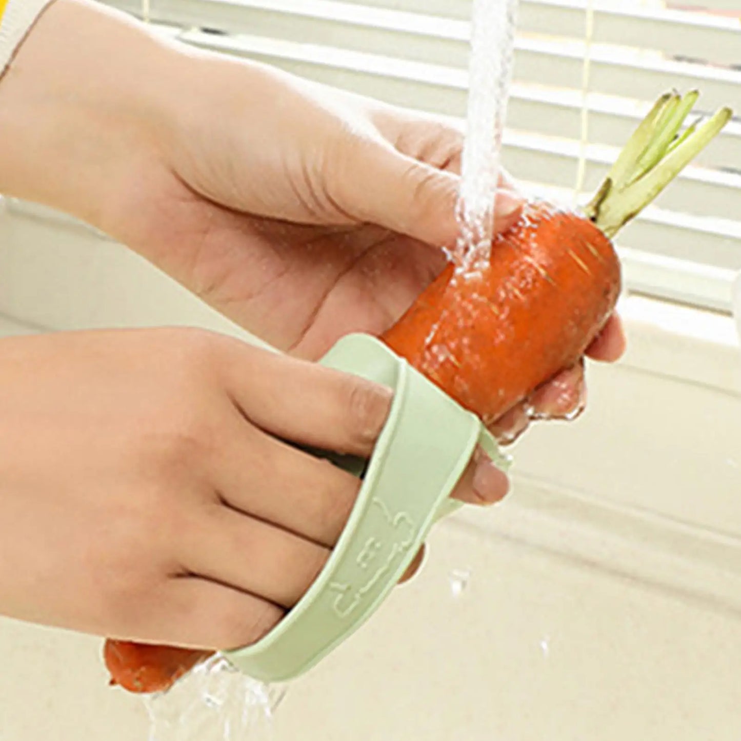 Vegetable Scrub Brush – Ergonomic Non-Slip Produce Cleaner