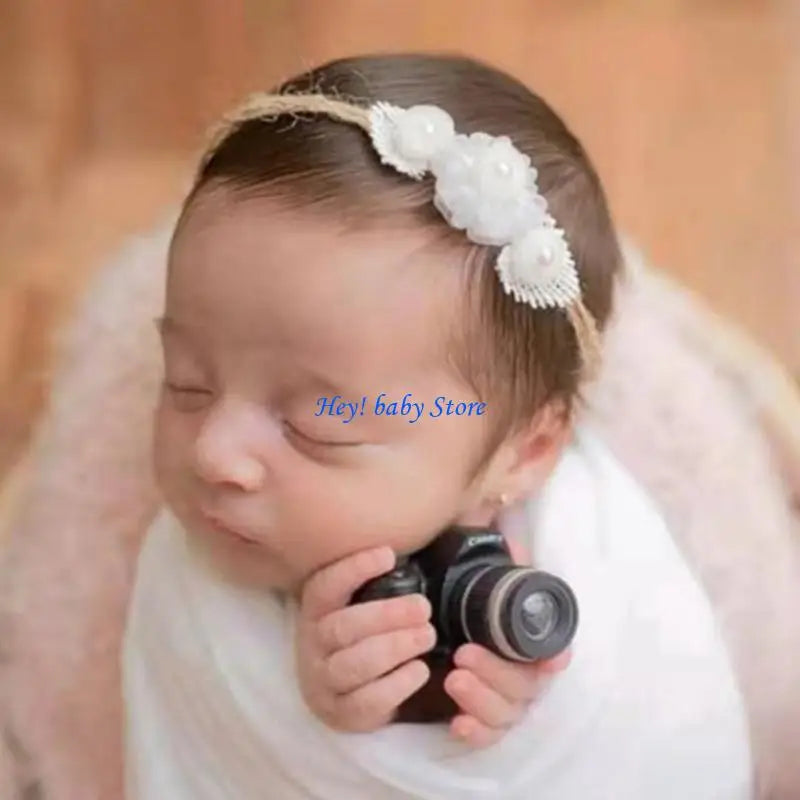 1/12 Miniature Retro Camera – Dollhouse Prop & Newborn Photo Decor