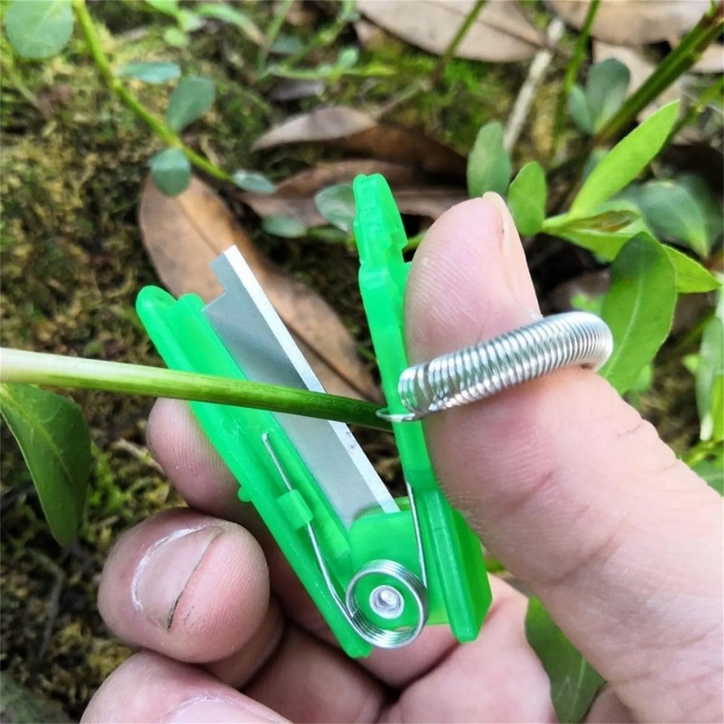 Thumb Cutter Garden Tool – Stainless Steel Pruning Shear
