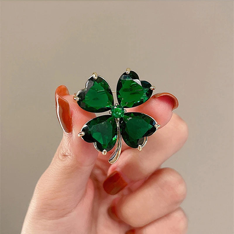 Buckle Lucky Four-leaf Pin Retro Emerald Corsage Fixed Clothes Pin Clover Brooch French Lady Wedding Jewelry Accessories Peaceful Pleasures Health and Wellness