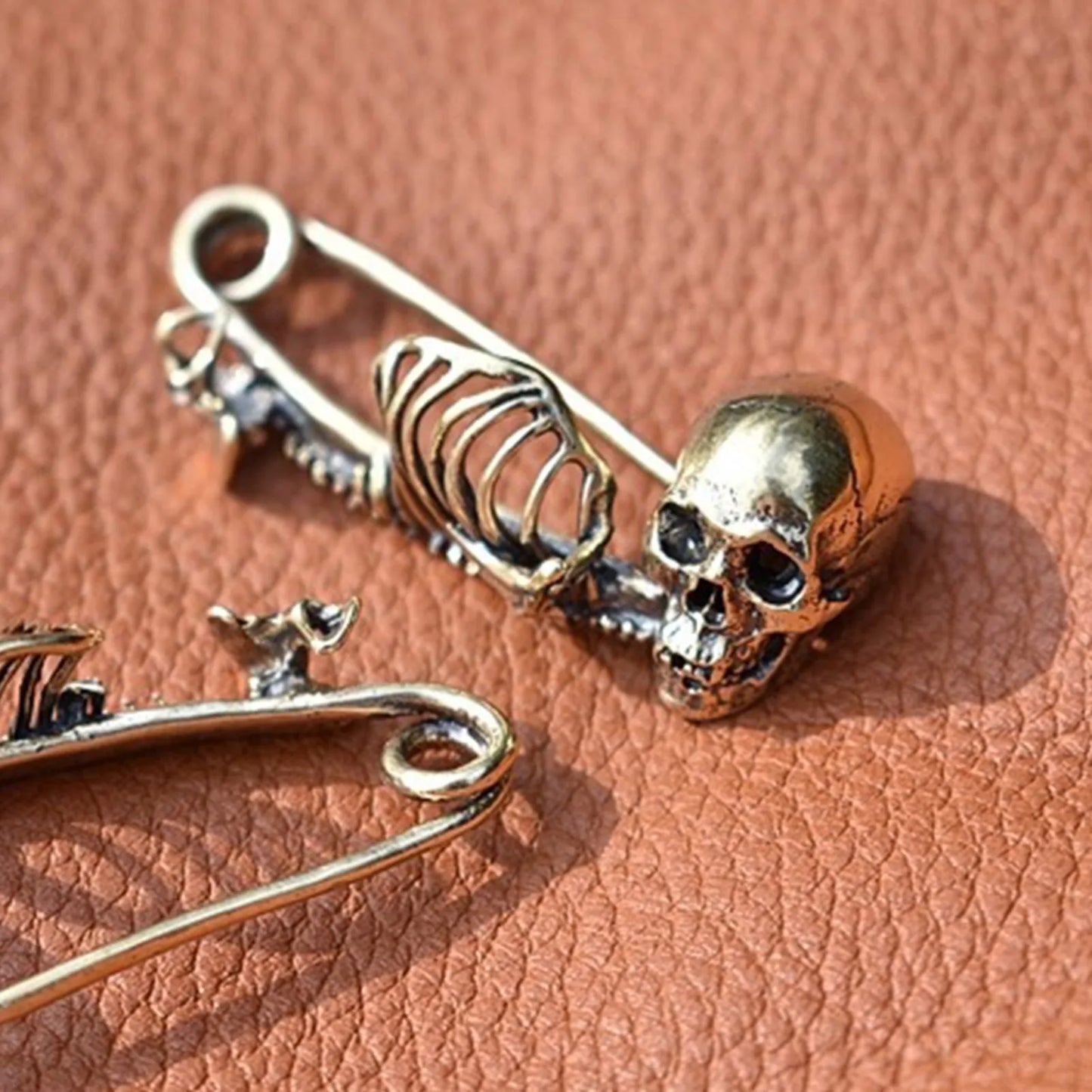 Gothic Style Skull Lapel Brooch Delicate Vivid Skull Brooch Badge Pin Suitable for Pins Collector Gifts Peaceful Pleasures Health and Wellness