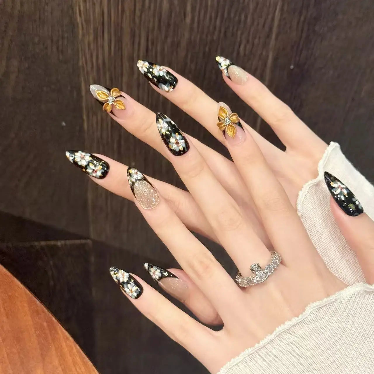 Autumn Press On Nails – Retro Golden Flower Cat's Eye Almond