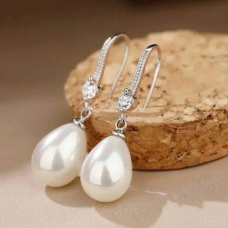 Freshwater Pearl Drop Earrings – Elegant Water Drop Style
