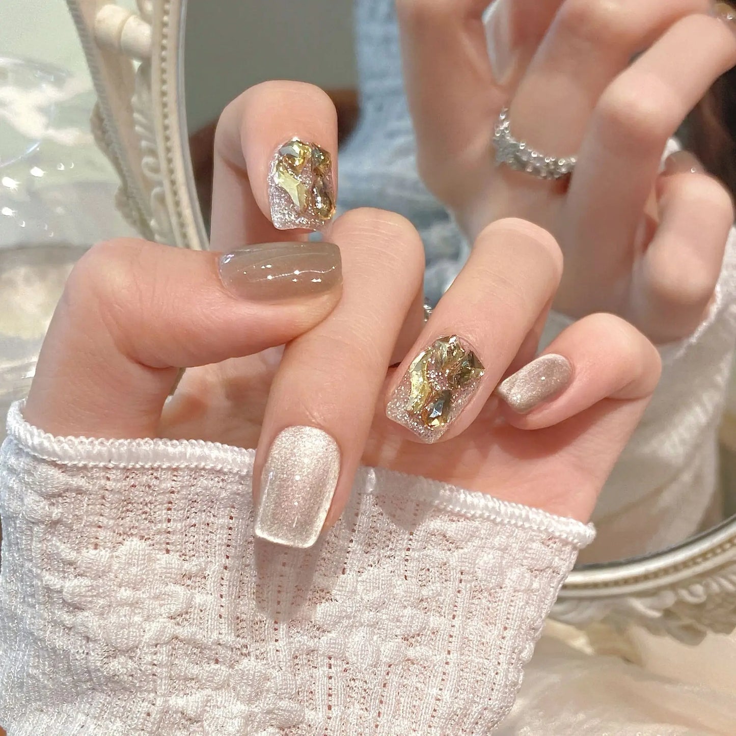 Handmade Short Press on Nails Sparkling Champagne Cat's Eye Fake Nail Tips Wearable Full Cover Fashion Crystal False Nails Peaceful Pleasures Health and Wellness