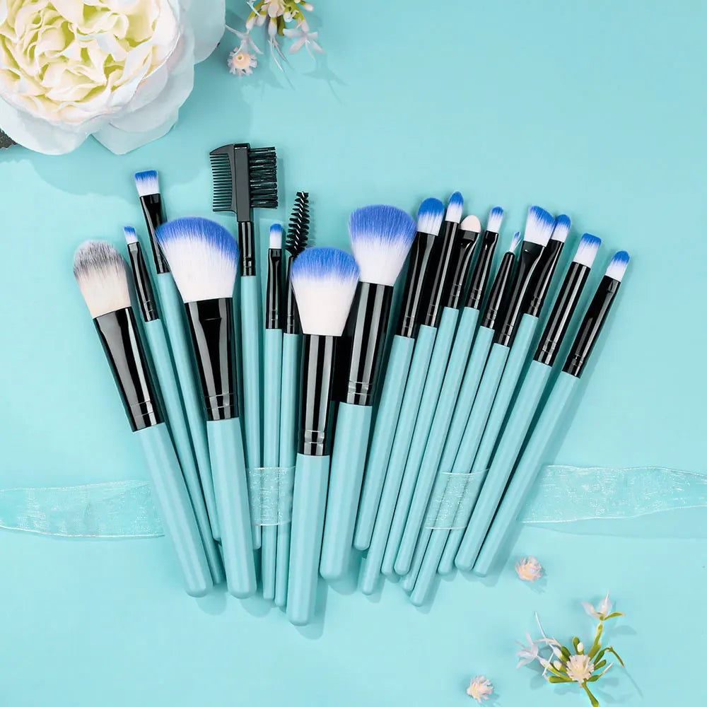 18-Piece Soft Professional Makeup Brush Set – Kabuki & Blending