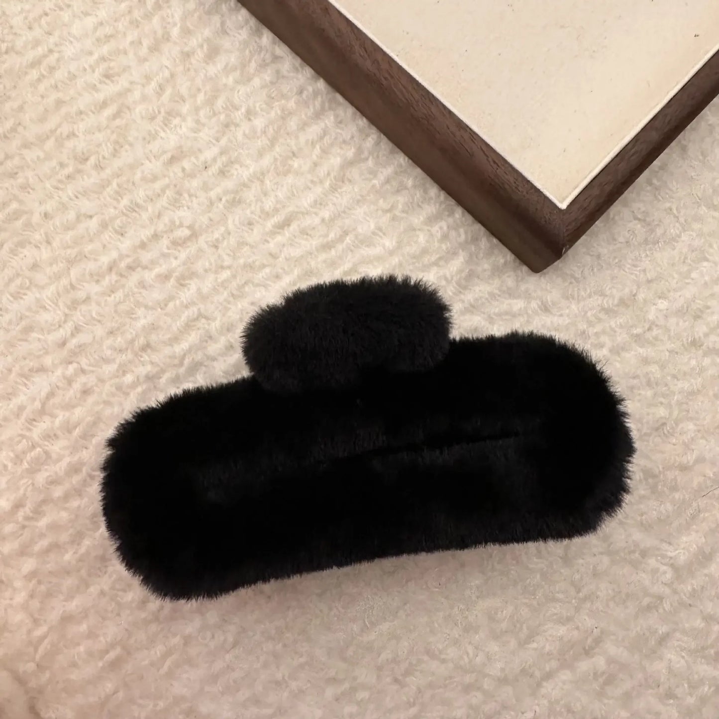 Fashion Plush Scratch Clip with High End Feel Large Autumn and Winter Hair Clip Shark Hair Clips Headband Cute Furry Hair Clips Peaceful Pleasures Health and Wellness black 13cm