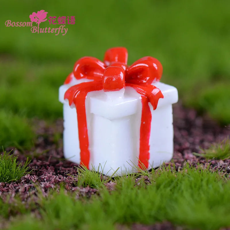 1pcs Fairy Garden Cartoon Ornaments Resin Craft Gift Christmas Santa Snowflake Snowman Miniature Figurine Accessories Home Decor Peaceful Pleasures Health and Wellness White gift