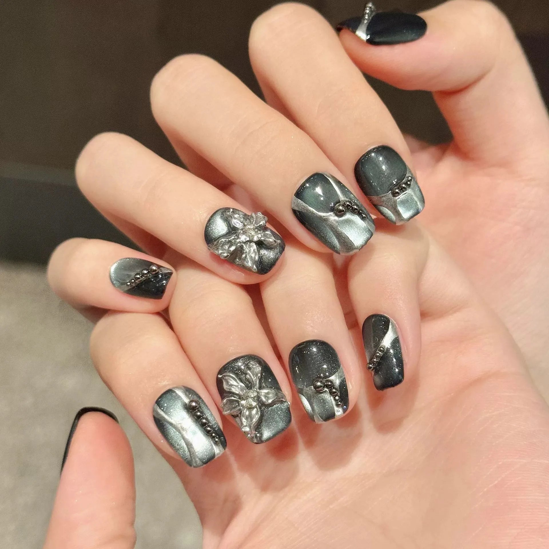 10pcs Handmade Cat's Eye Short Press on Nails Y2k Silver Flowers Decoration Fake Nails Wearable European Punk False Nails Ballet Peaceful Pleasures Health and Wellness