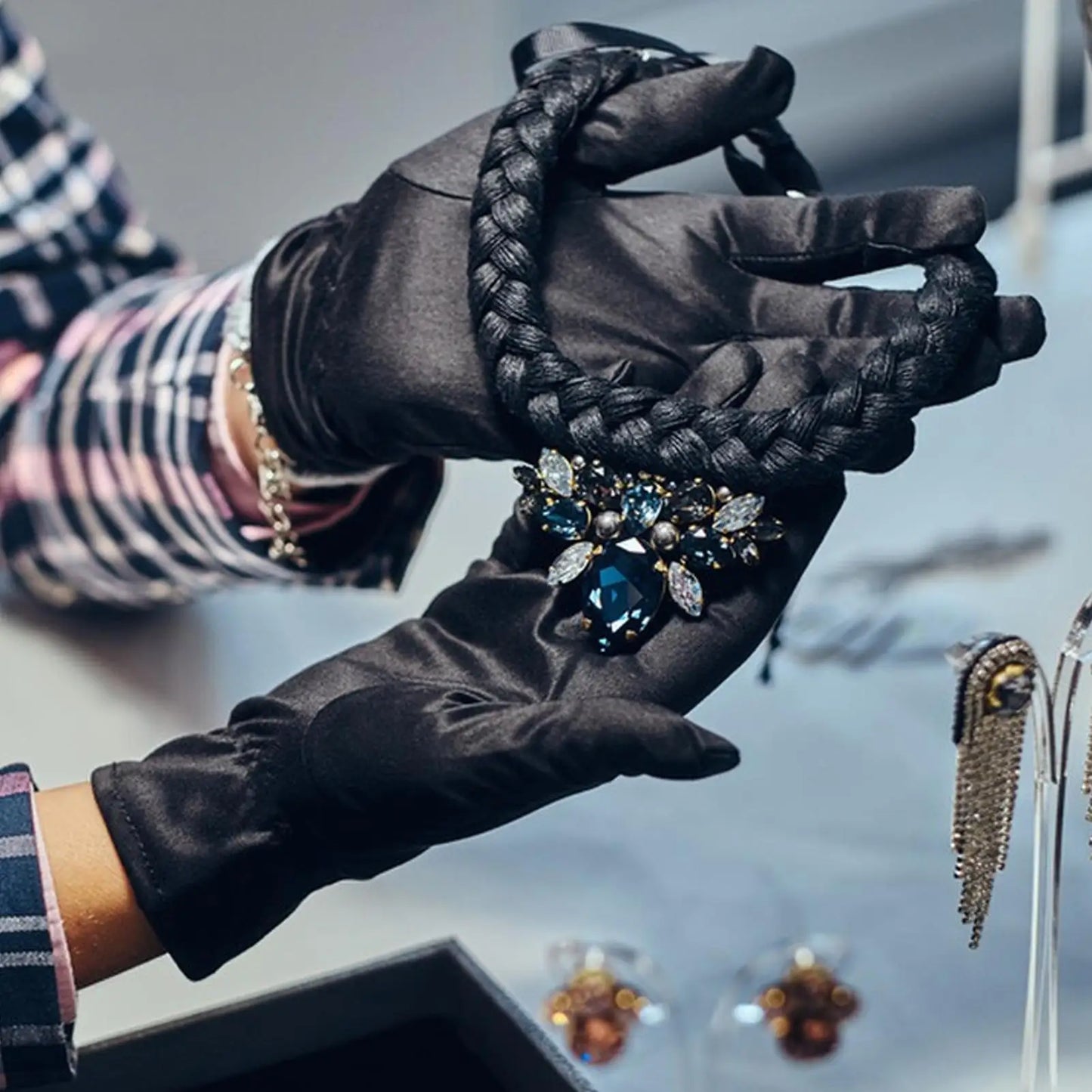 Black Jewelry Inspection Gloves – Fingerprint-Free Wrist Length