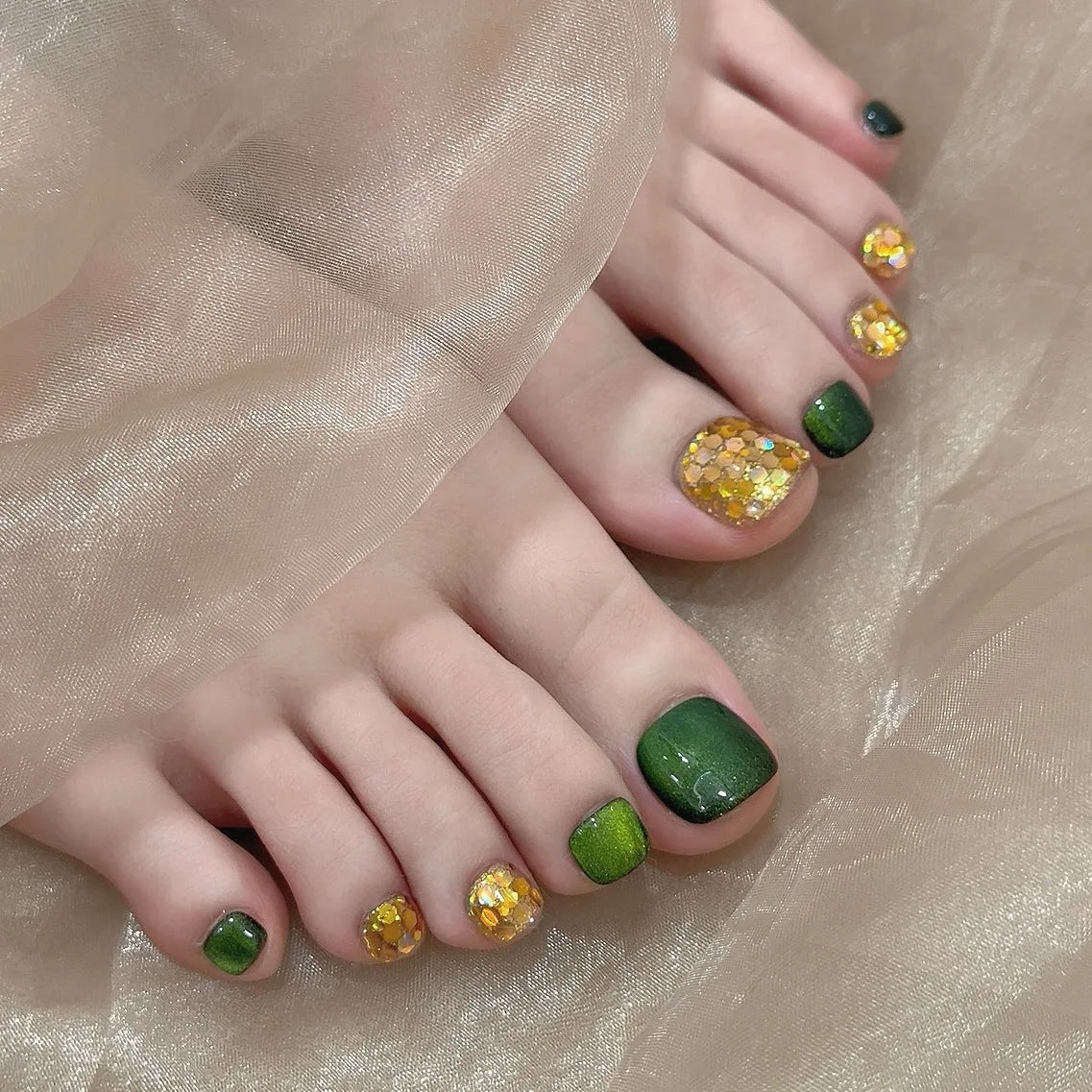 12pcs Handmade Summer Press on Toenails Ｇlitter Diamond Design Brown Fake Toenails Wearable Detachable Sequins False Toe Nails Peaceful Pleasures Health and Wellness
