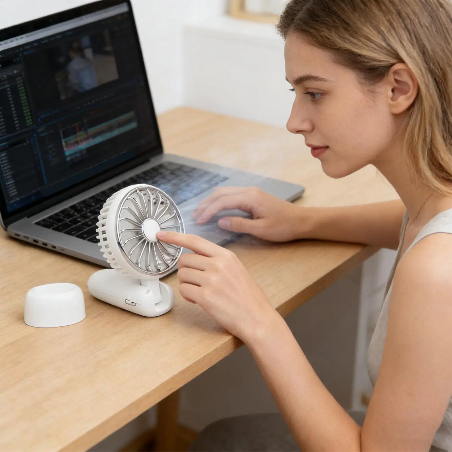 Handheld Portable Fan – Foldable 3-Speed USB Rechargeable 2000mAh