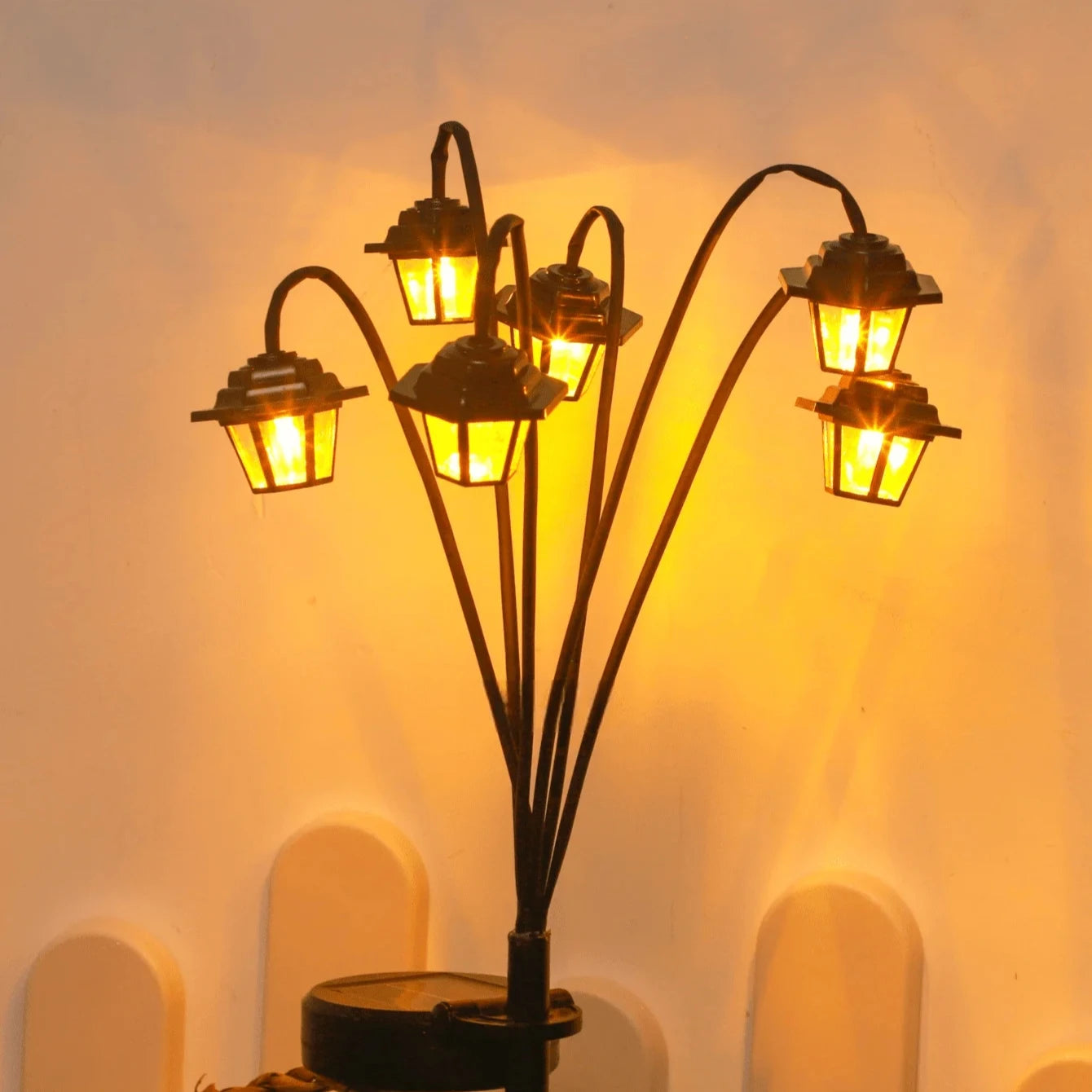 Retro Solar Lantern 6 LED Garden Light – Street Lamp Style