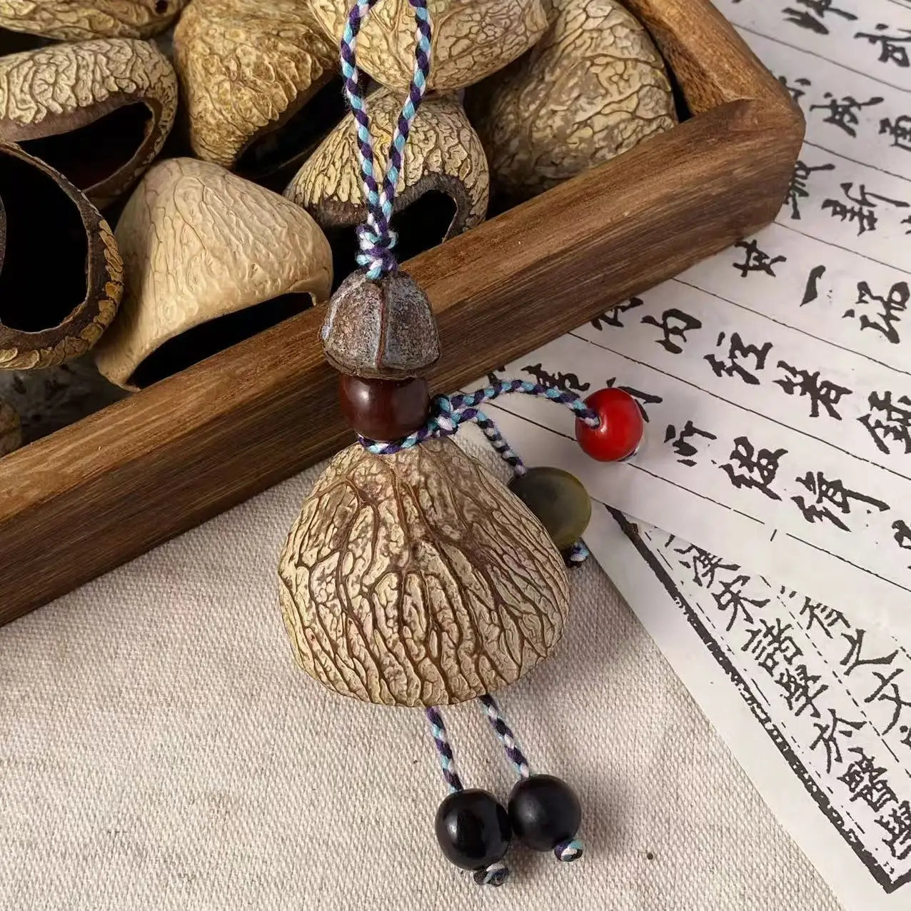 Indonesian Villain Black Fruit Shell Handmade Handbell Bag Trailer
