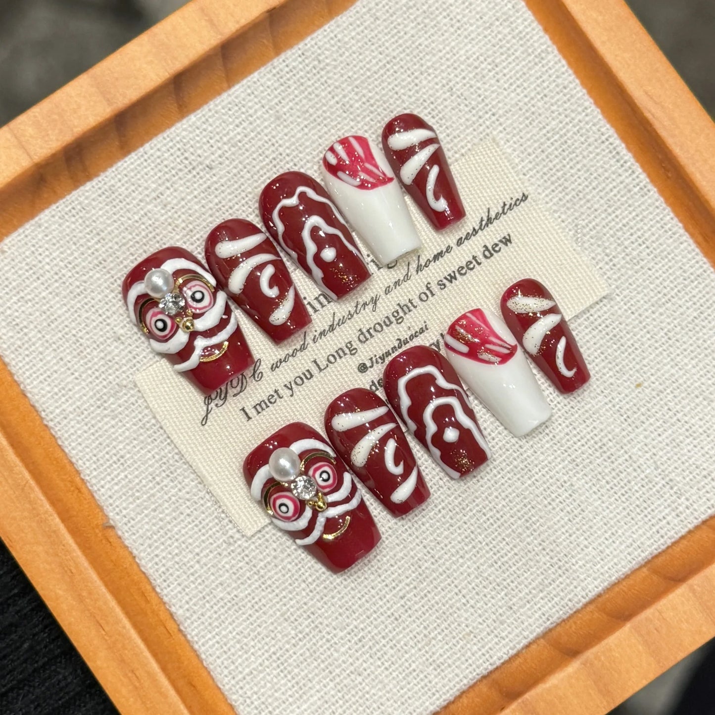 Lucky Red Lion Cat Eye Press On Nails – Short Full Cover Set
