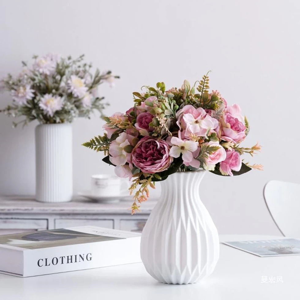 White Imitation Ceramic Plastic Vase – Home, Wedding & Decor