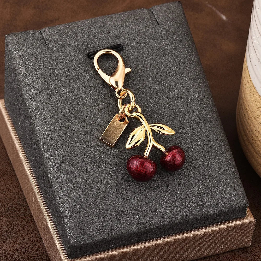 Heart-Shaped Keychain Bag Charm – Gold-Tone Pendant Accessory