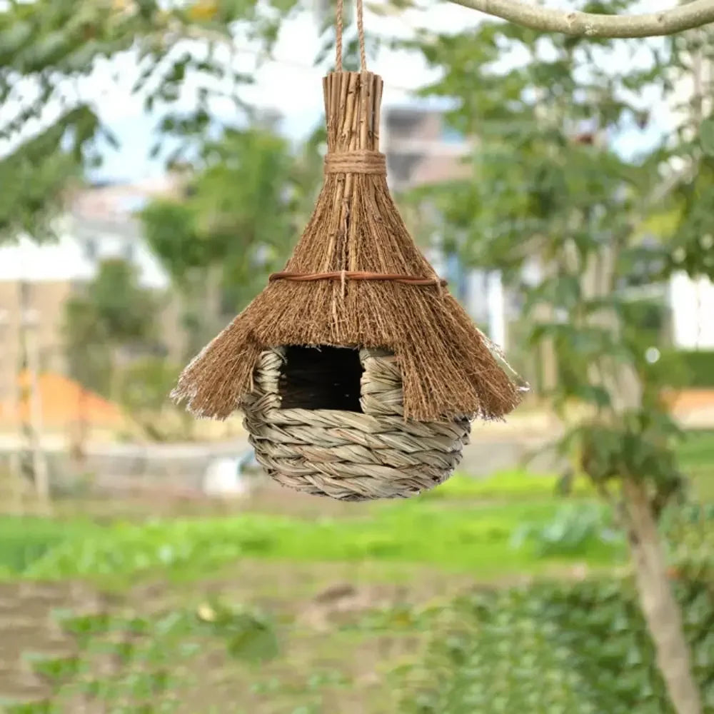 Hand-Woven Grass Hanging Bird House – Cozy Bird Hut Nest