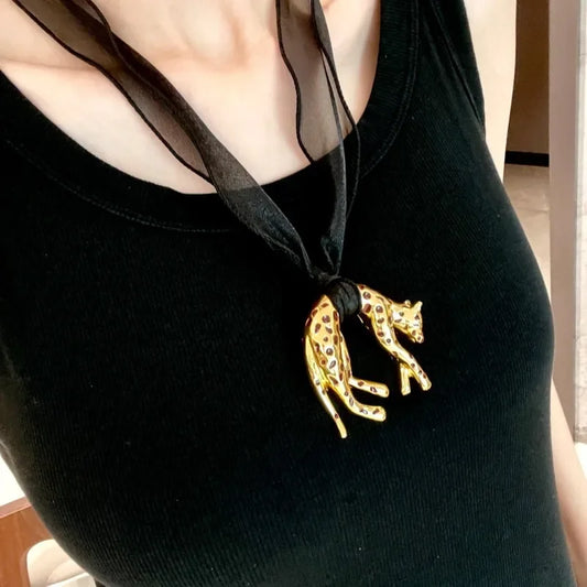 Retro Oil-dripping Mesh Leopard Pendant Necklace with Vintage Charm Collarbone Chain and Light Luxury and High-end Look Necklace Peaceful Pleasures Health and Wellness