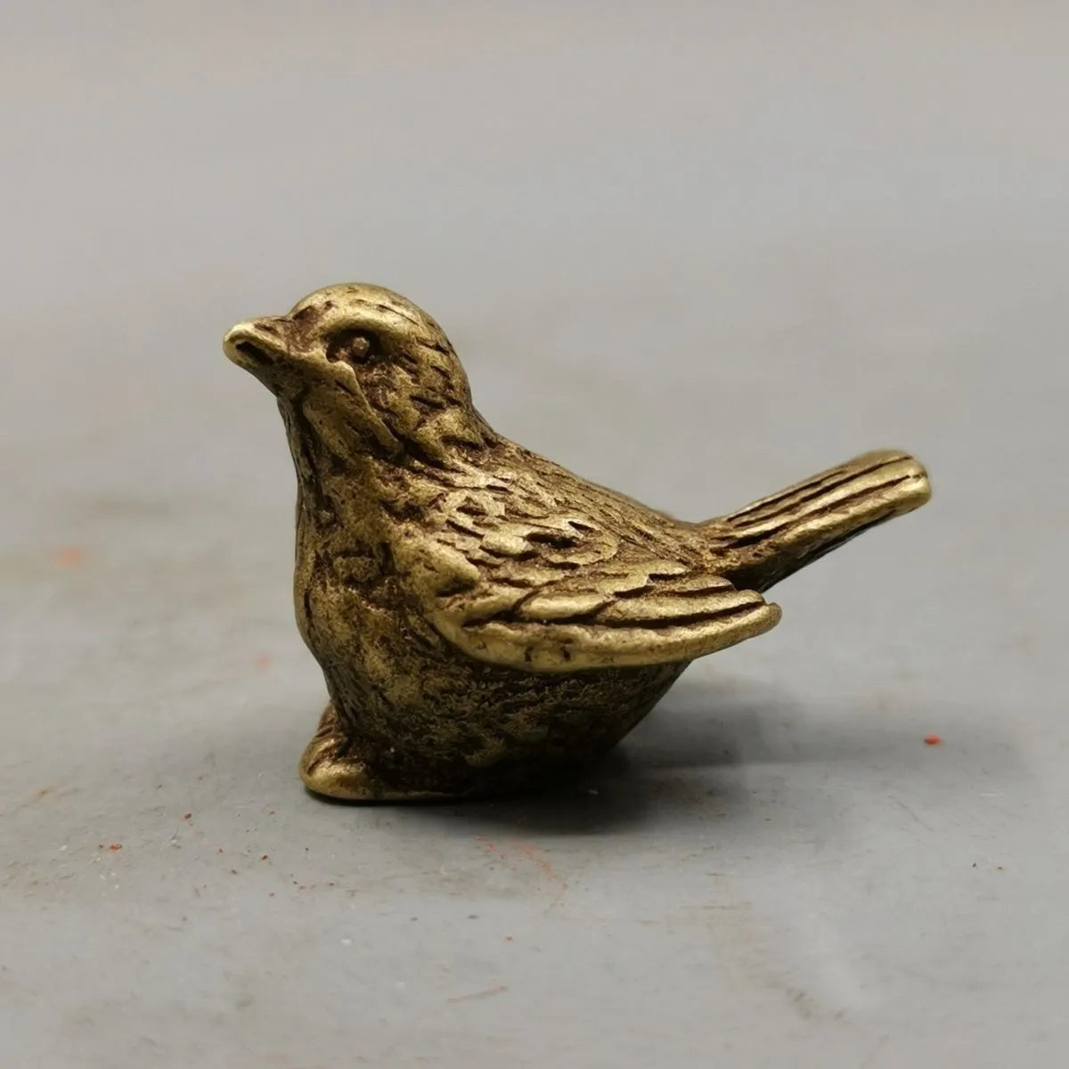 1pcs Vintage Ornaments Mini Vintage Brass Bird Statue Retro Sparrow Figurines Small Animal Sculpture for Living Room Bedroom Peaceful Pleasures Health and Wellness Little Sparrow