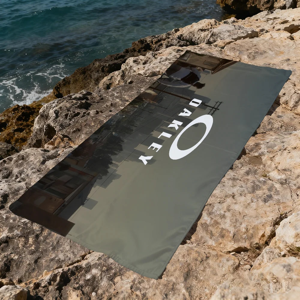 Quick Dry Beach Towel – Soft Microfiber Pool & Travel Towel