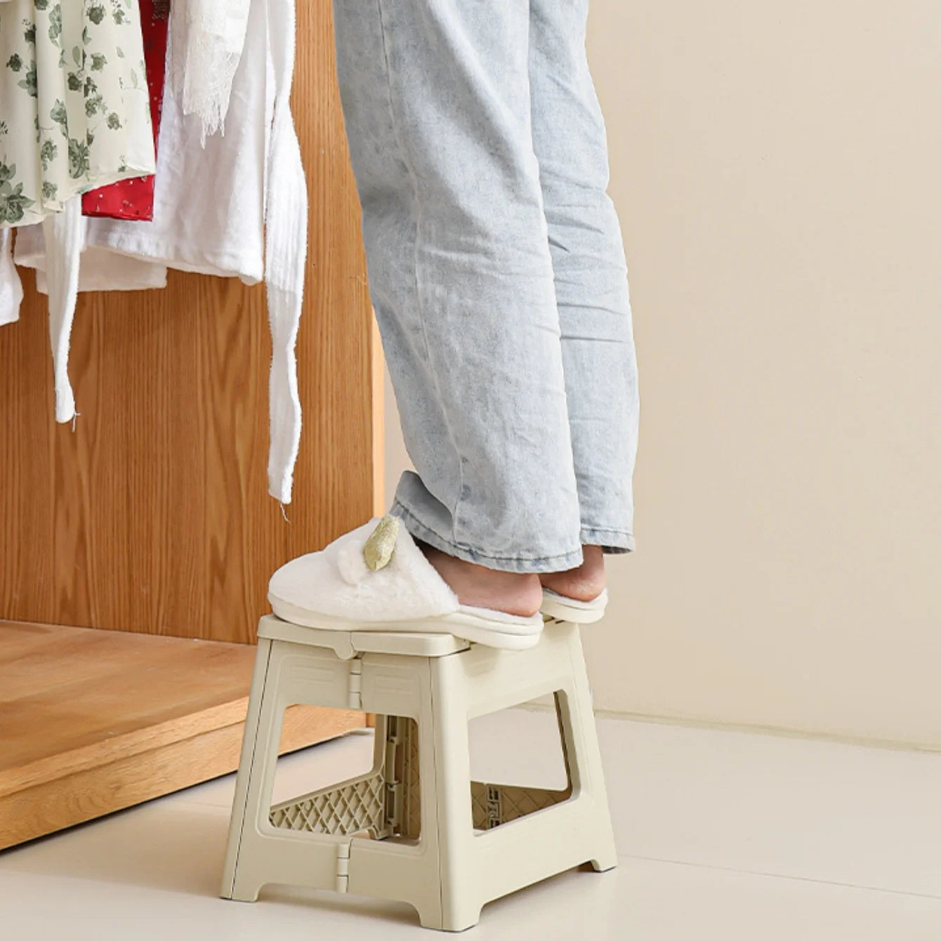 Folding Step Stool – Lightweight Non-Slip Plastic Foldable Stool