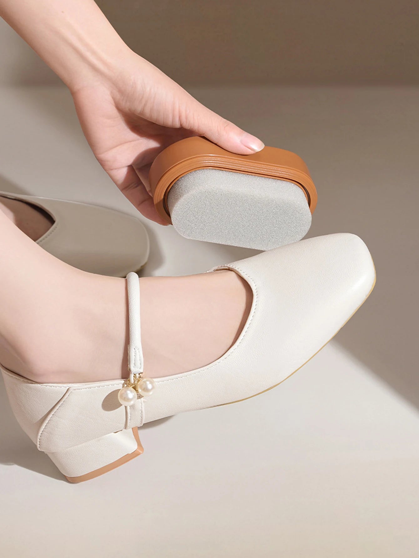 1Pcs Double-sided Sponge Shoe Polisher Portable Stain Removal Care Gentle on Leather Shoes Leather bag Leather jacket Peaceful Pleasures Health and Wellness