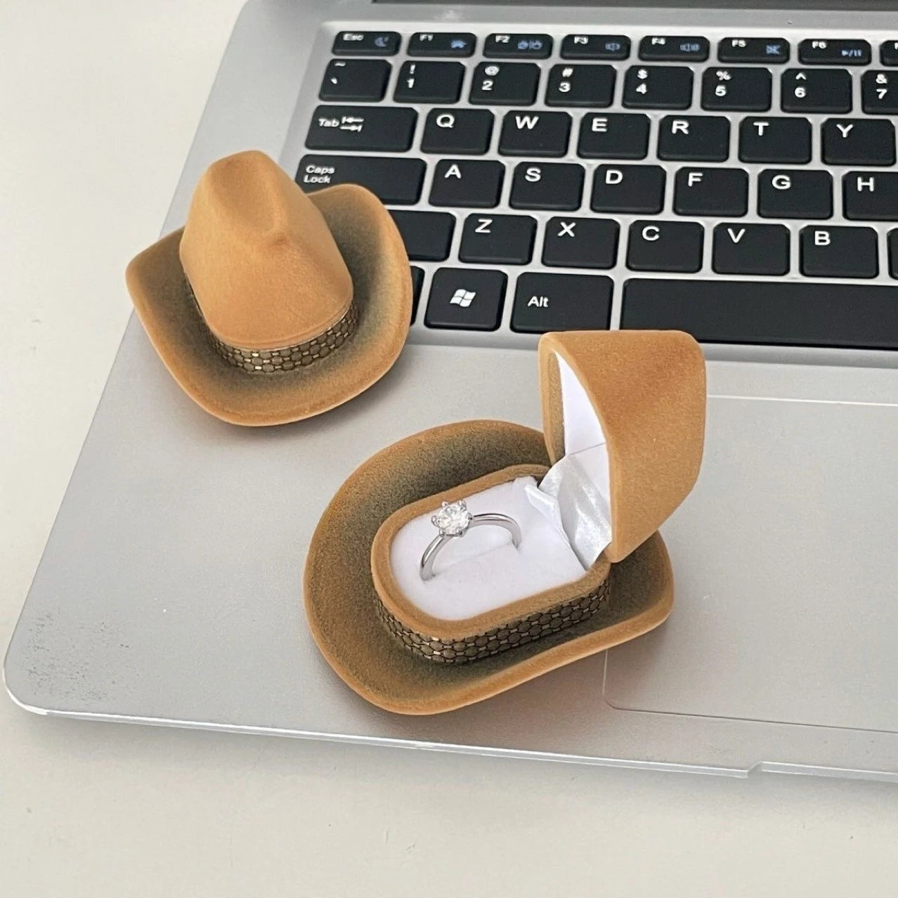 Woody Hat Ring Box | Creative Proposal & Valentine's Day Gift