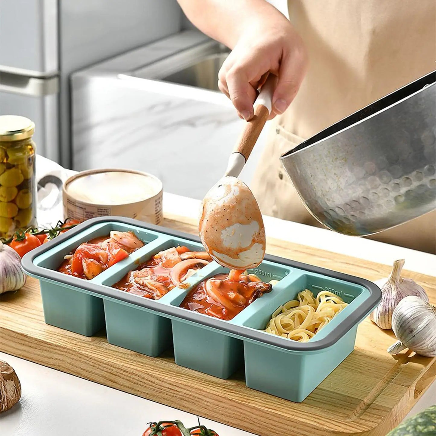 Silicone Freezer Tray with Lid | Soup, Broth & Meal Prep Mold