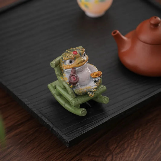 1pcs Lucky Toad Rocking Chair Tea Pet Ornament Traditional Auspicious Figurine for Tea Table Decor Gift Resin Peaceful Pleasures Health and Wellness