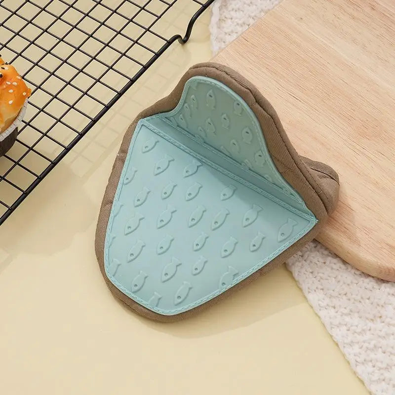 Fish Shaped Silicone Oven Glove – Heat Resistant Kitchen Mitt Silicone Oven Mitt Peaceful Pleasures Health and Wellness A3
