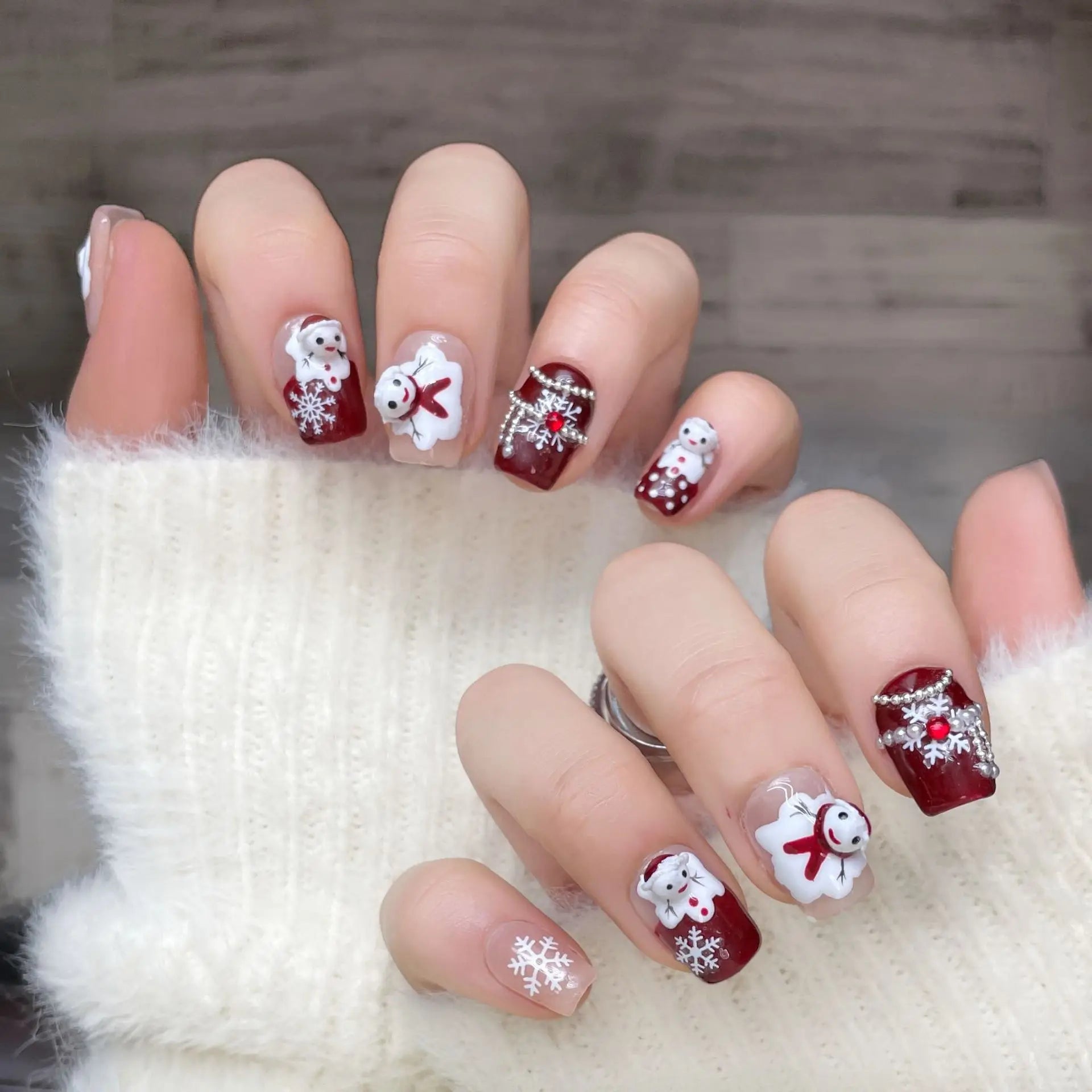 Handmade Press on Nails Cute Snowman Snowflake Chain Wearing Fake Nails Short Round False Nails 2025 New Year Gifts Peaceful Pleasures Health and Wellness