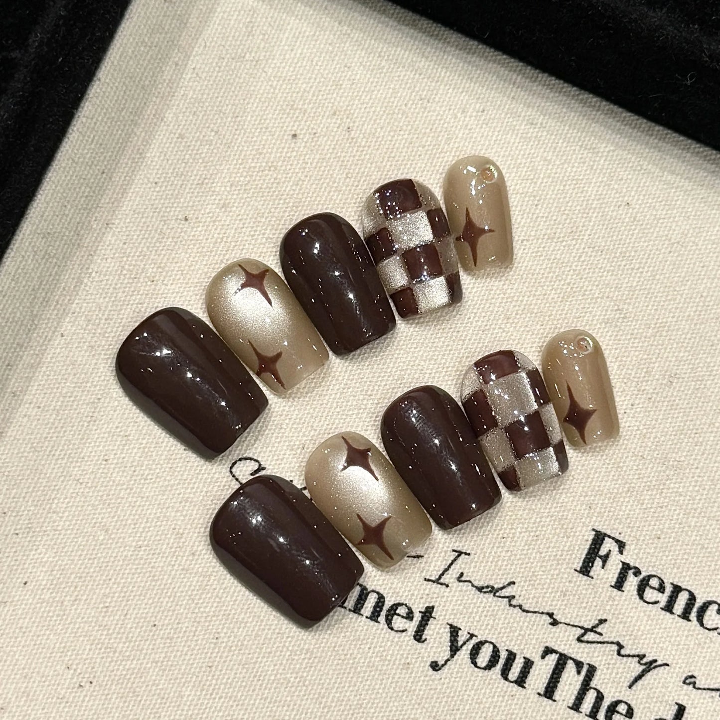 Handmade Press on Nails Retro Brown Grid Cat Eye False Nail Tips for Women Wearable Autumn Winter Short Square Head Fake Nails Peaceful Pleasures Health and Wellness XS