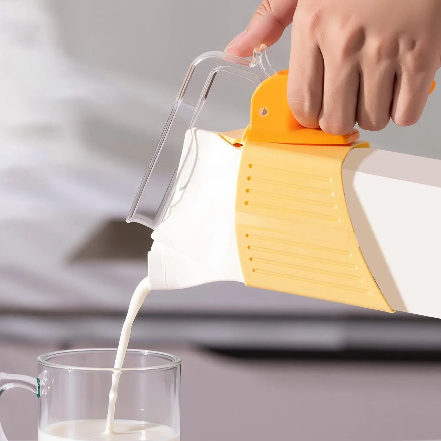 Milk Carton Clip with Handle – Leak-Proof Pouring Gadget