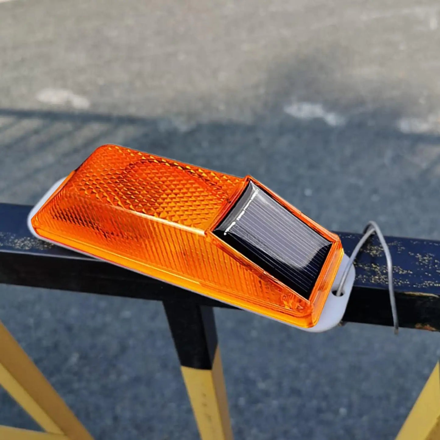 Solar LED Strobe Warning Light | IP54, 40Hr Runtime, 1000m Range
